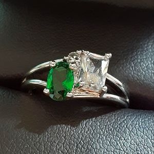 Emerald Green Women's Ring Size 5